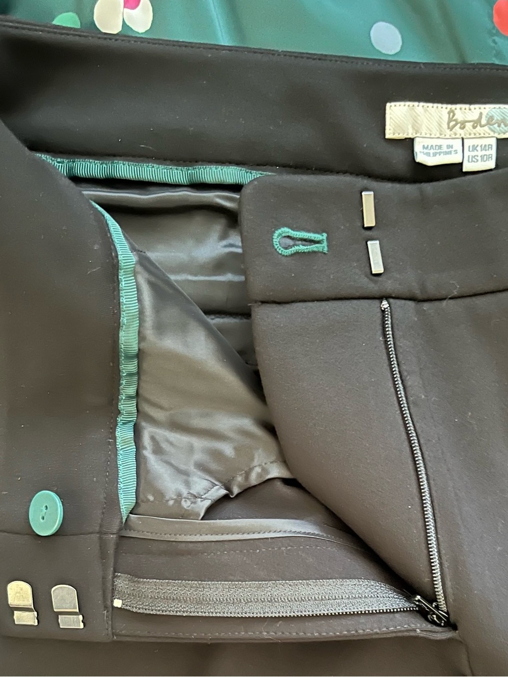 Boden women’s black pantsuit. Size 10. Classic tailoring. EUC. $50 - Picture 4 of 11